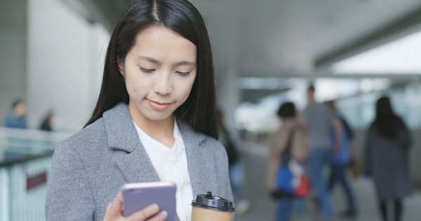 Comment les entreprises de livraison de repas peuvent-elles utiliser le marketing par SMS pour fidéliser leurs clients ?