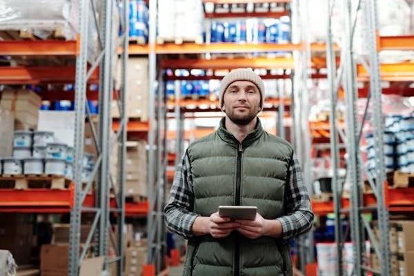 Devenez responsable logistique : missions et compétences clés